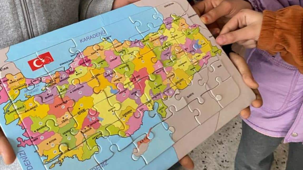 BİGEP kapsamında önce harita incelemesi ardından gruplar halinde Türkiye haritası puzzeli  tamamlama etkinliği yapıldı.